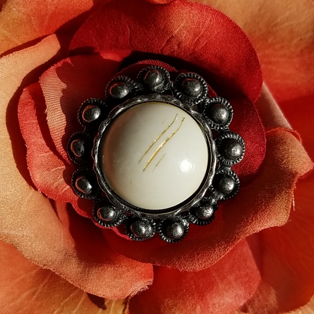 EARRINGS VTG FAUX IVORY